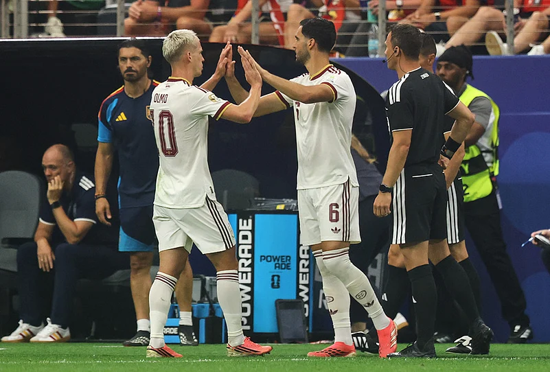 Spain vs Portugal World Cup Soccer round of 16 highlights-Dani Olmo, Mikel Merino