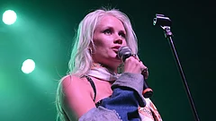 Lauren Bennett - X