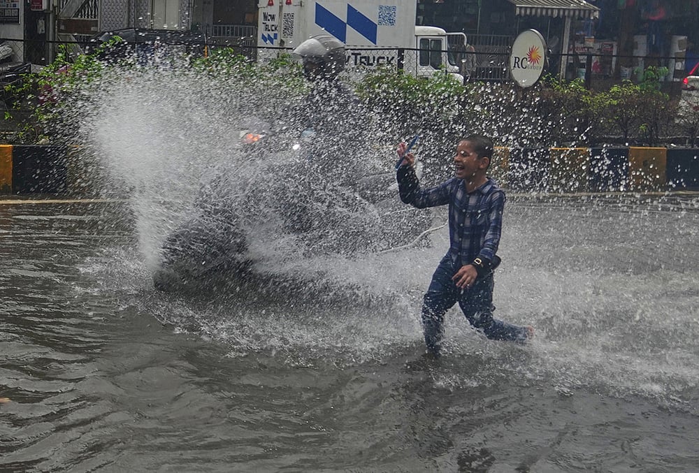 Mumbai flooded roads