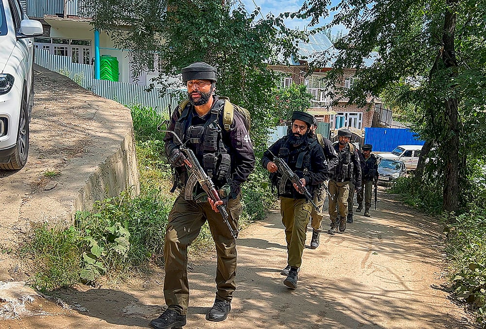 Lashkar terrorist killed in encounter in J-Ks Shopian