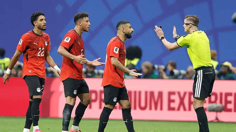 Egypt's Mohamed Salah (10) talks with Referee Francois Letexier, of France, during the World Cup round of 16 soccer match between Argentina and Egypt in Atlanta, Tuesday, July 7, 2026. - (AP Photo/Erik S. Lesser)