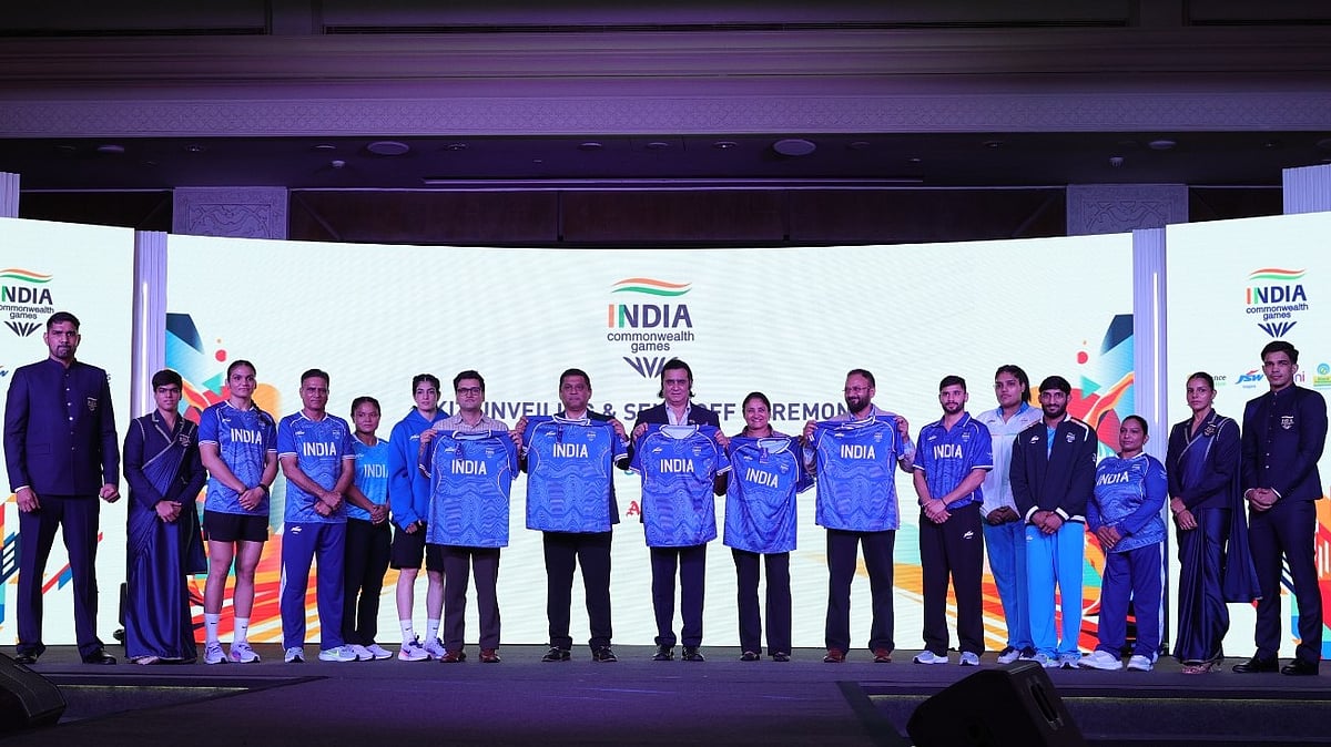 IOA sent off India's 124-member Commonwealth Games contingent and unveiled the official team kit. - IOA