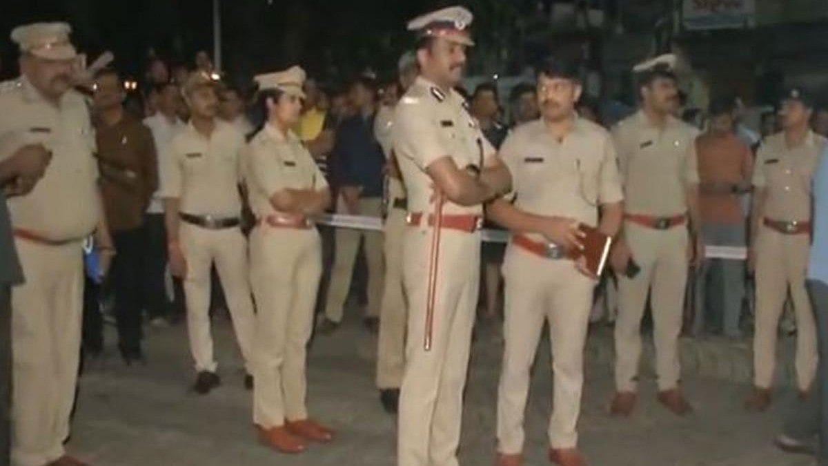 Constable Shoots Himself Inside Police Vehicle in Karnataka's Kalaburagi - null