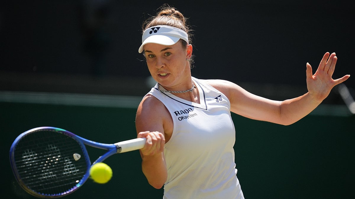 Linda Noskova of the Czech Republic returns the ball during the women's quarter-final singles match against Elise Mertens of Belgium at the Wimbledon Tennis Championships in London, Wednesday, July 8, 2026. - (AP Photo/Kin Cheung)