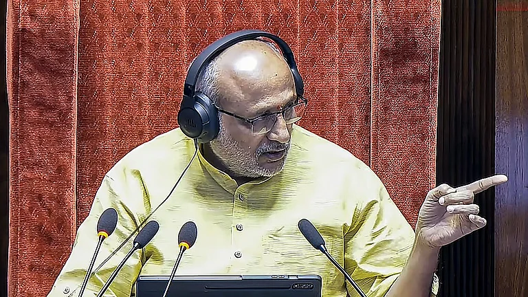 Vice President to Visit Odisha on Thursday; to Launch Deep Sea Fishing Permit System - null