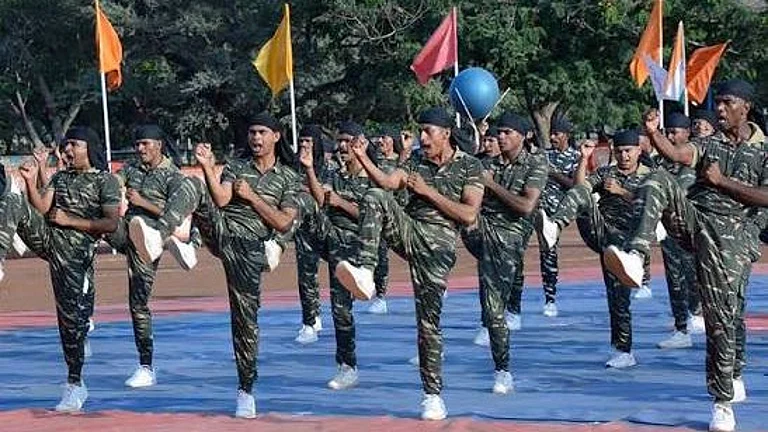 57 CRPF Officers Complete Training at Nanded Institute - null