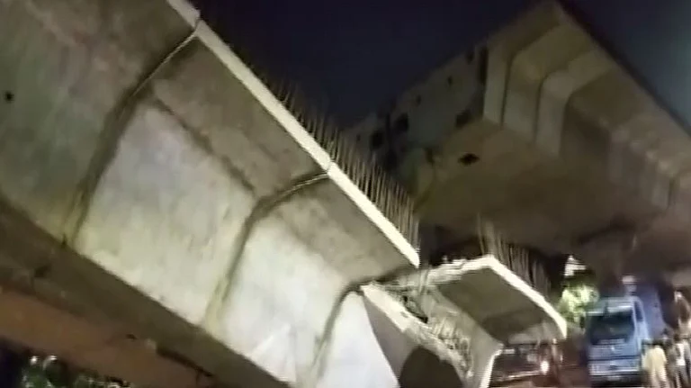 Part of Flyover on Nanded's Outskirts Collapses - null
