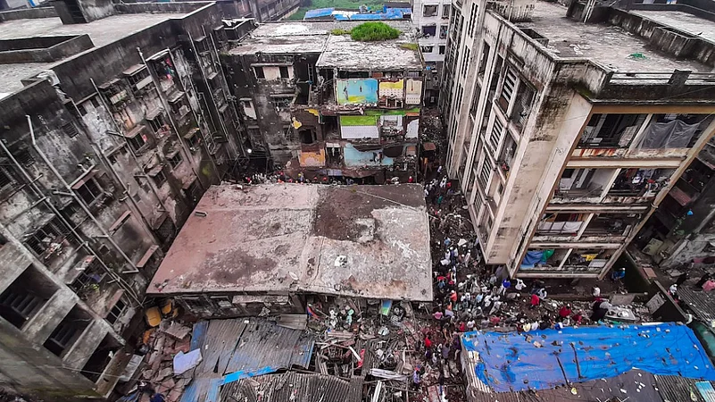 Portion of Galleries on Two Floors of Dangerous Building Collapses in Thane; No One Hurt