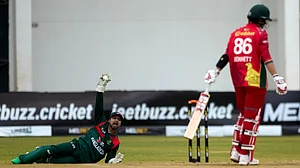 (AP Photo/Wonder Mashura) : Bangladeshs wicketkeeper Nurul Hasan Sohan, left, appeals for a catch against Zimbabwes batsman Brian Bennett, during the first One Day International cricket match between Zimbabwe and Bangladesh in Harare, Zimbabwe, Monday, July 6, 2026.
