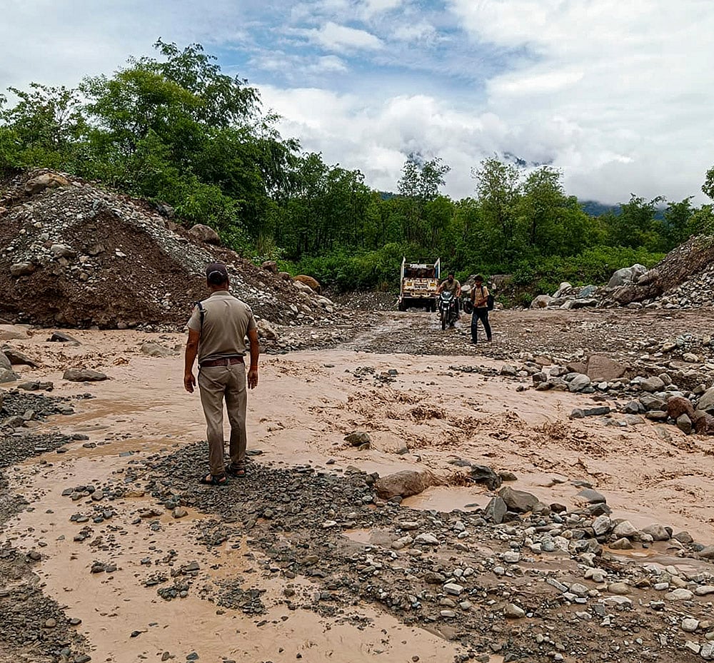 Tanakpur-Jauljibi road blocked