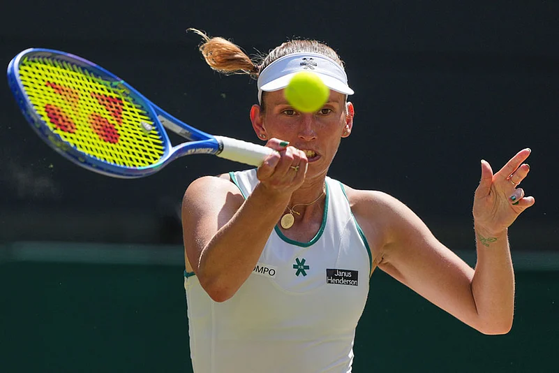 Wimbledon Tennis Championships: Linda Noskova vs Elise Mertens