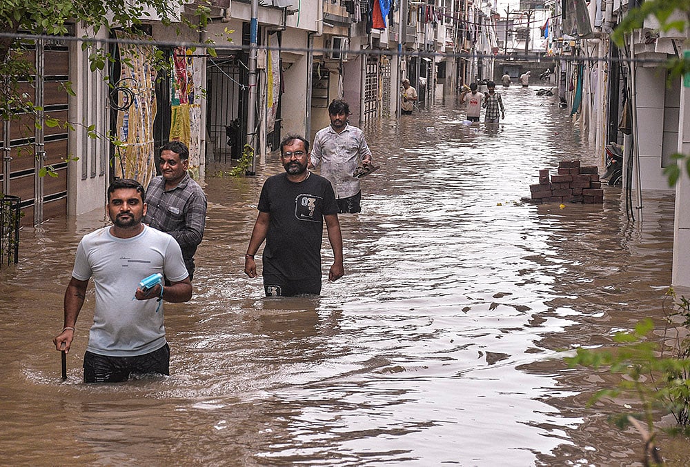 Heavy rain causes waterlogging in Surat