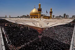 Mourners gather in prayer during the funeral procession for the late Iranian Supreme Leader Ayatollah Ali Khamenei inside the Imam Ali Shrine in Najaf, Iraq, Wednesday, July 8, 2026. - | Photo: AP/Anmar Khalil