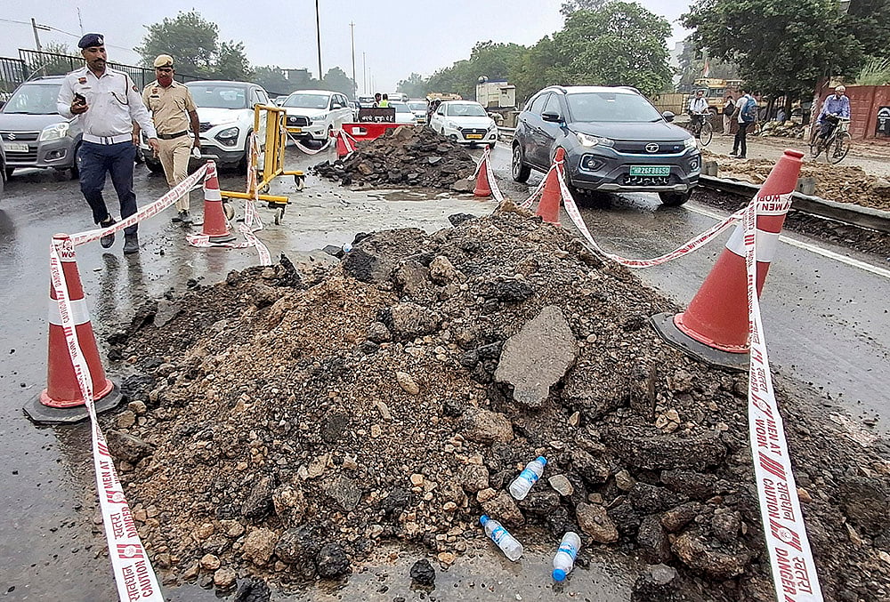 Traffic snarls on Delhi-Gurugram Expressway after carriageway caves in