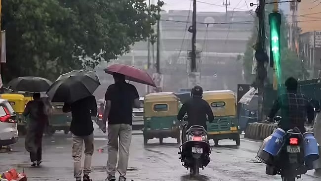 IMD Issues Yellow Alert for Rain, Thunderstorm in Delhi; AQI Drops to 54 - null