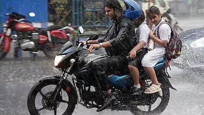  Heavy Rain Lashes Bengal; IMD Predicts More Showers Over Next Few Days - null