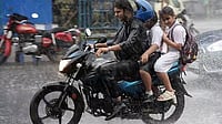 Heavy Rain Lashes Bengal; IMD Predicts More Showers Over Next Few Days Heavy Rain Lashes Bengal; IMD Predicts More Showers Over Next Few Days