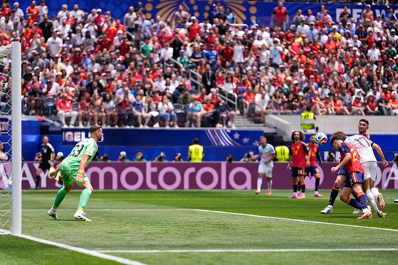 Belgiums Charles De Ketelaere (17) scores his sides opening goal as Spains Pau Cubarsi (22) and Spain goalkeeper Unai Simon (23) defend during the World Cup quarterfinal soccer match between Spain and Belgium in Inglewood