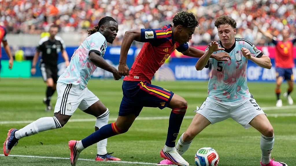 Spain's Lamine Yamal (19) controls the ball as Belgium's Maxim De Cuyper (5) and Jeremy Doku (11) defend during the World Cup quarterfinal soccer match between Spain and Belgium in Inglewood - AP Photo/Andre Penner