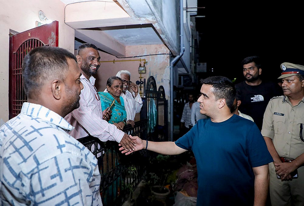 Harsh Sanghavi reviews flood relief operations in Surat