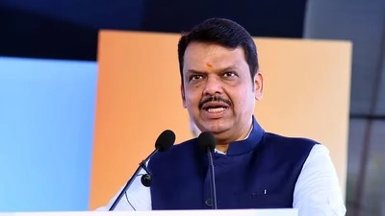Fadnavis Announces SIT for Probe into Alleged Fraud in Mahatma Phule Health Scheme in Nashik - null