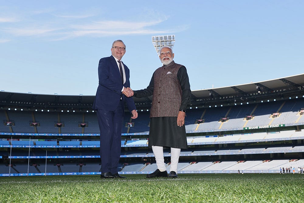 Indian Prime Minister Narendra Modi, right, and Australian Prime Minister Anthony Albanese, left, shake hands as they pose for a photo at the Melbourne Cricket Ground in Melbourne, Australia. - | Photo: AP/Hamish Blair