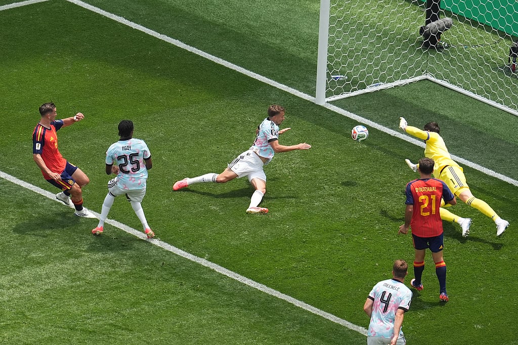 Spains Fabian Ruiz (8) scores first goal during the World Cup quarterfinal soccer match between Spain and Belgium in Inglewood