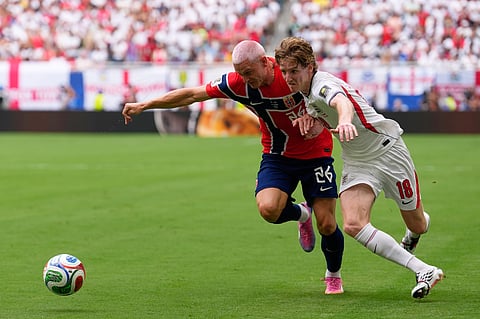 England's Anthony Gordon, right, fights for the ball with Norway's Julian Ryerson during the World Cup quarterfinal soccer match between Norway and England in Miami Gardens, Fla., Saturday, July 11, 2026.