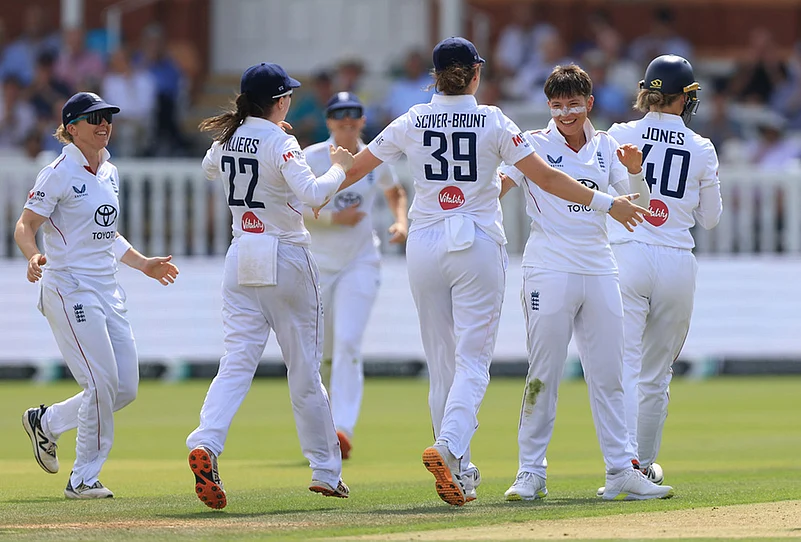 ind-w vs eng-w Rothesay Test match day 1 Cricket highlights-Issy Wong