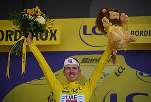 | Photo: AP/Mosa'ab Elshamy : Slovenia's Tadej Pogacar, wearing the overall leader's yellow jersey celebrates on the podium after the seventh stage of the Tour de France cycling race with start in Hagetmau and finish in Bordeaux, France, Friday, July 10, 2026.