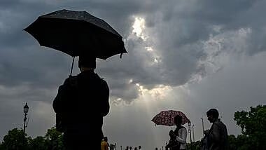 Cloudy Skies to Persist in Delhi; IMD Forecasts Light Rain - null