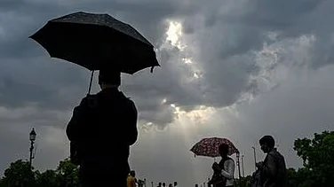 Cloudy Skies to Persist in Delhi; IMD Forecasts Light Rain