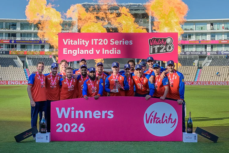 England T20 team celebrate after winning the Championship after the international T20 Cricket match between England and India In Southampton, England. - | Photo: AP/Anthony Upton