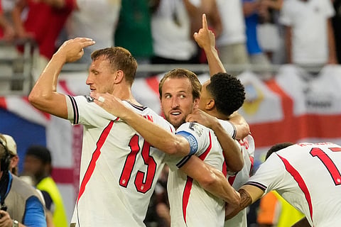 England's Harry Kane, center, and teammates greet fans after the World Cup quarterfinal soccer match between Norway and England in Miami Gardens, Fla., Saturday, July 11, 2026.