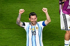 Argentina's Lionel Messi (10) celebrates after defeating Switzerland in the World Cup quarterfinal soccer match in Kansas City - | Photo: AP/Reed Hoffmann