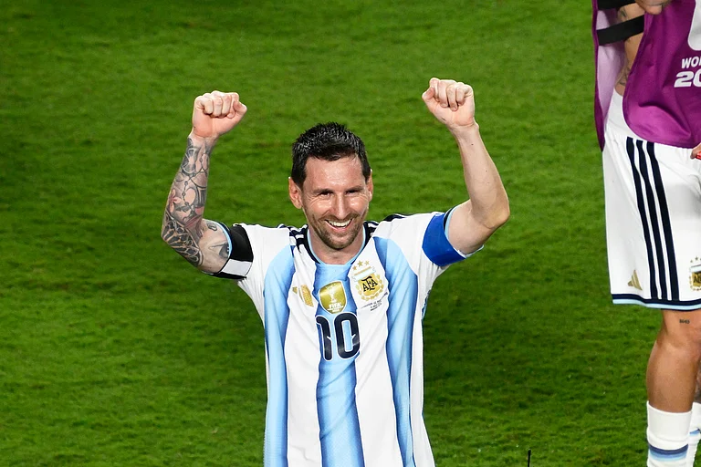 Argentina's Lionel Messi (10) celebrates after defeating Switzerland in the World Cup quarterfinal soccer match in Kansas City - | Photo: AP/Reed Hoffmann