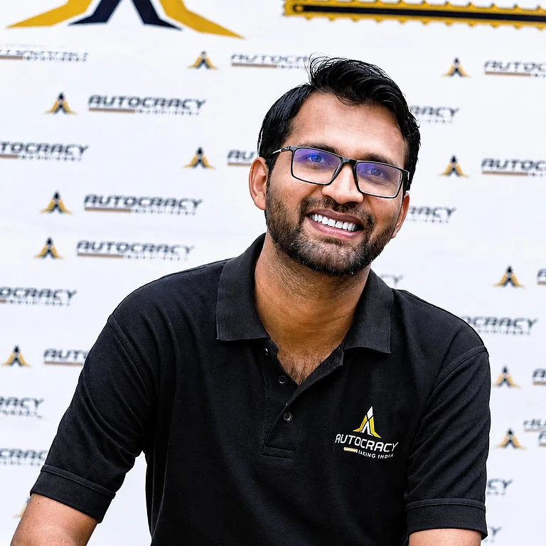 Laxman Vallakati - null