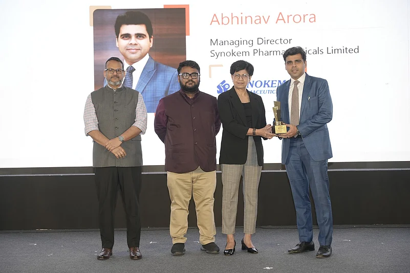 Abhinav Arora, Managing Director of Synokem Pharmaceuticals Ltd., receives an award at an event