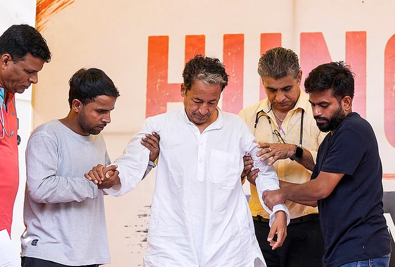Climate activist Sonam Wangchuk being assisted by a medical professional and Cockroach Janata Party (CJP) founder Abhijeet Dipke during a hunger strike by CJP demanding action over alleged irregularities in examinations and seeking the resignation of Union Education Minister Dharmendra Pradhan, at Jantar Mantar, in New Delhi. Wangchuk is on the 16th day of his indefinite hunger strike. - | Photo: PTI/Ravi Choudhary