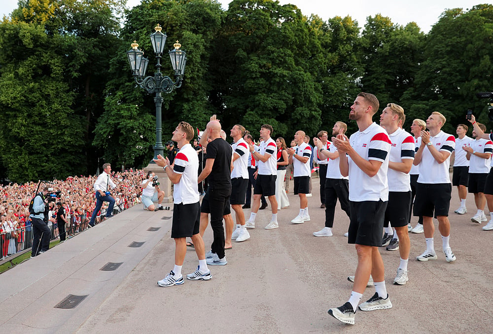 Haalands Norway receive heroes welcome in Oslo after World Cup exit