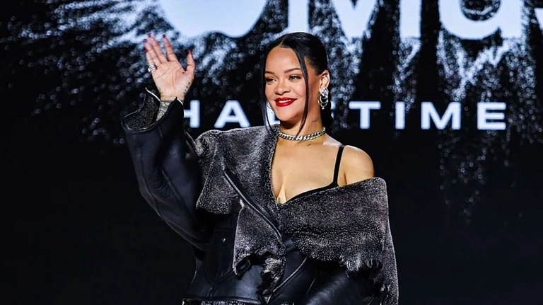 Rihanna stage comeback - Instagram
