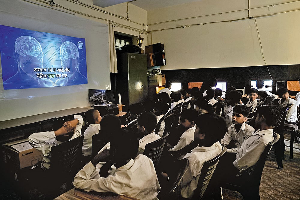 Children in a government school in Delhi attending an AI session 