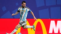 AP Photo/Charlie Riedel : Argentina's Lionel Messi (10) dribbles the ball during the World Cup quarterfinal soccer match against Switzerland in Kansas City.