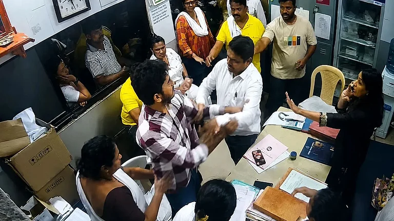 Thane Hospital Assault - null