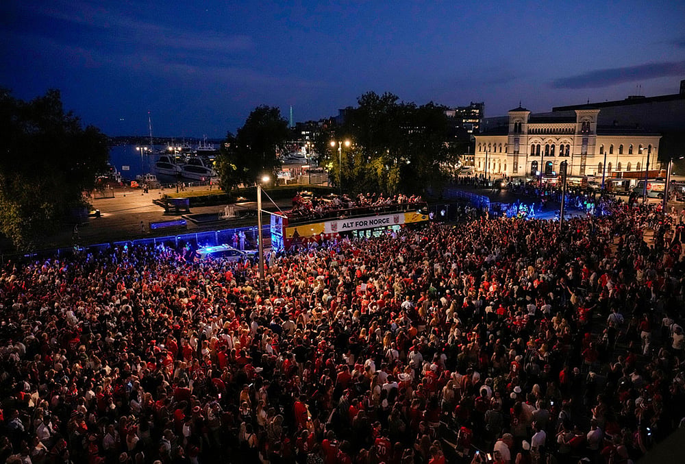 Haalands Norway receive heroes welcome in Oslo after World Cup exit-