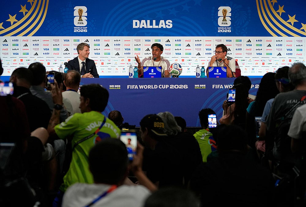 Spain's Lamine Yamal, center top, responds to a question during a news conference Monday, July 13, 2026, in Arlington, Texas, ahead of the team's World Cup semifinal soccer match against France.  - | Photo: AP/Tony Gutierrez