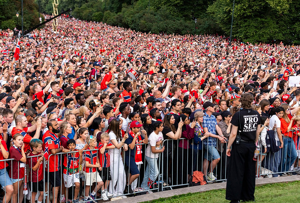 Haalands Norway receive heroes welcome in Oslo after World Cup exit