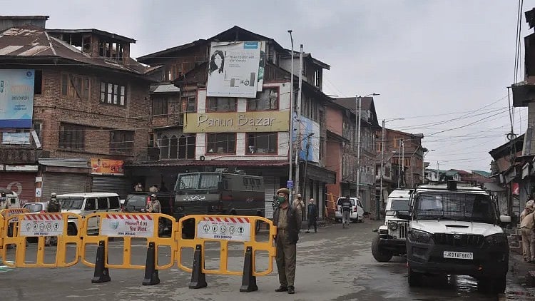 Naqshband Sahib Area in Srinagar Under Tight Security for Second Day - null