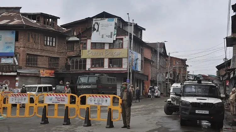 Naqshband Sahib Area in Srinagar Under Tight Security for Second Day
