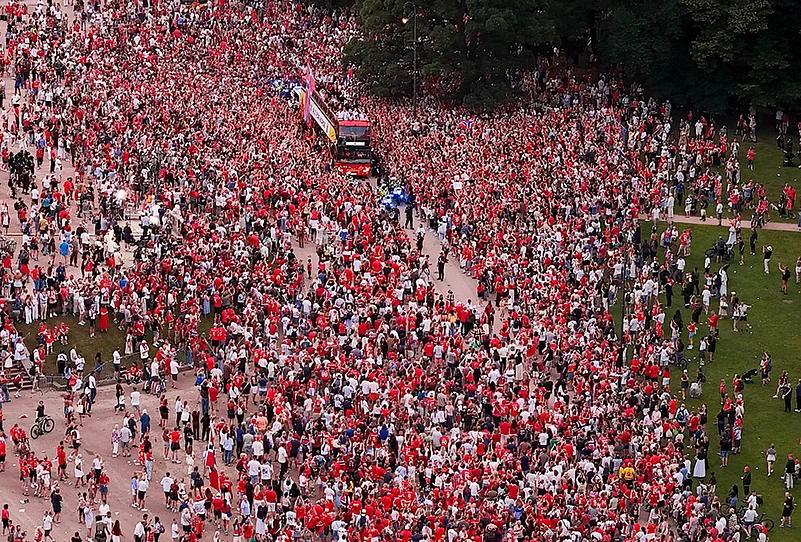 Haalands Norway receive heroes welcome in Oslo after World Cup exit-